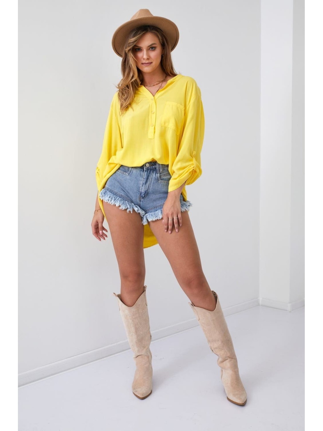 Damenshorts mit ausgefranstem Bein 7911 – Online-Shop – Boutique